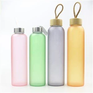 Färgglad glasvattenflaska